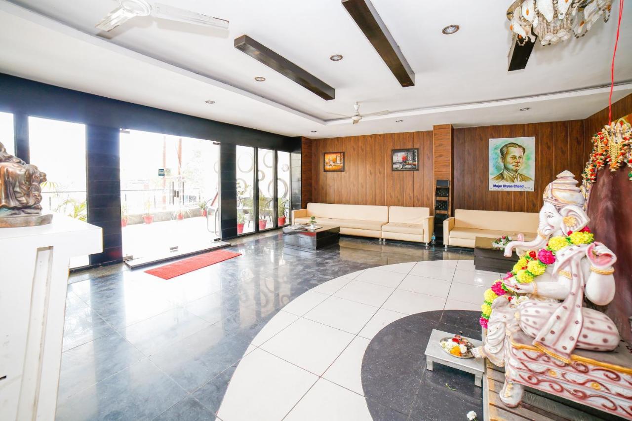 Oyo 35769 Hotel Rishabh Jhansi Ngoại thất bức ảnh